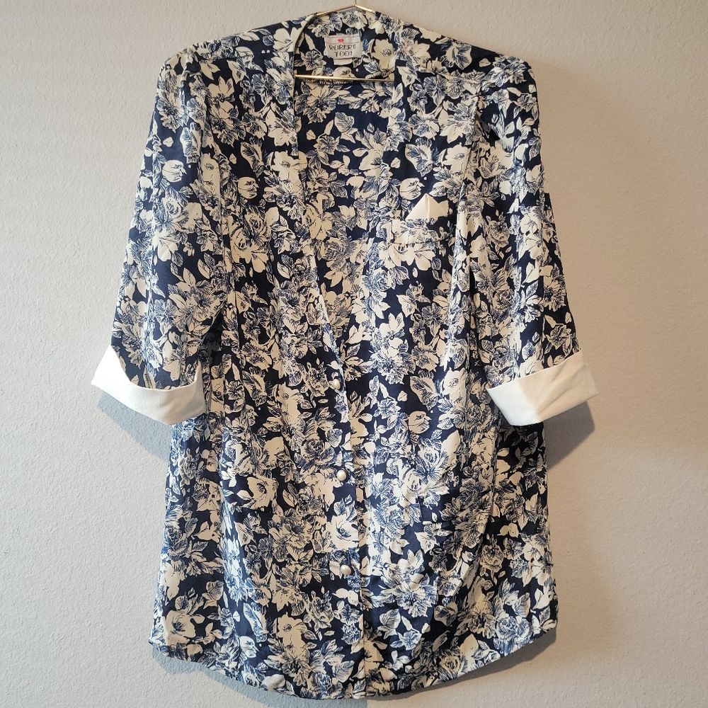 Vintage Robert TOO floral top with pearl buttons size 16W